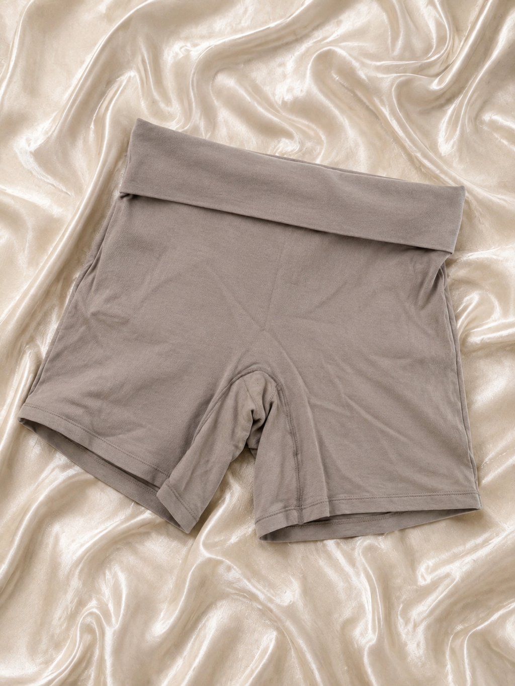 Creamy Fabrics High-Waist Shorts in Taupe – Gr. M
