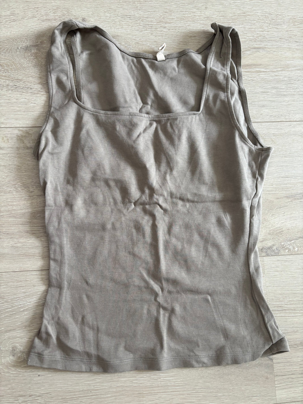 Creamy Fabrics Top in Taupe / Greige mit eckigem Ausschnitt – Gr. S