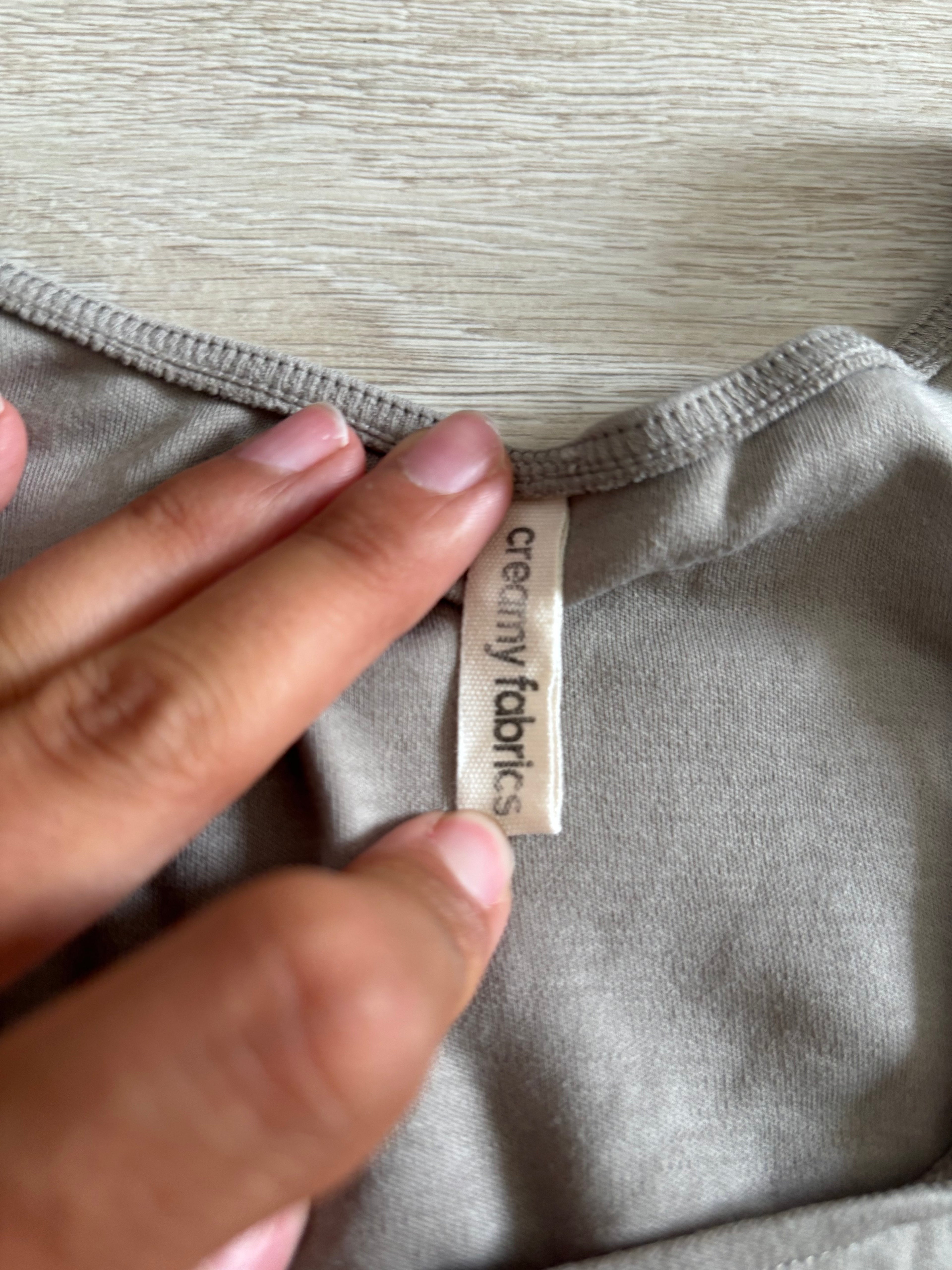 Creamy Fabrics Top in Taupe / Greige mit eckigem Ausschnitt – Gr. S