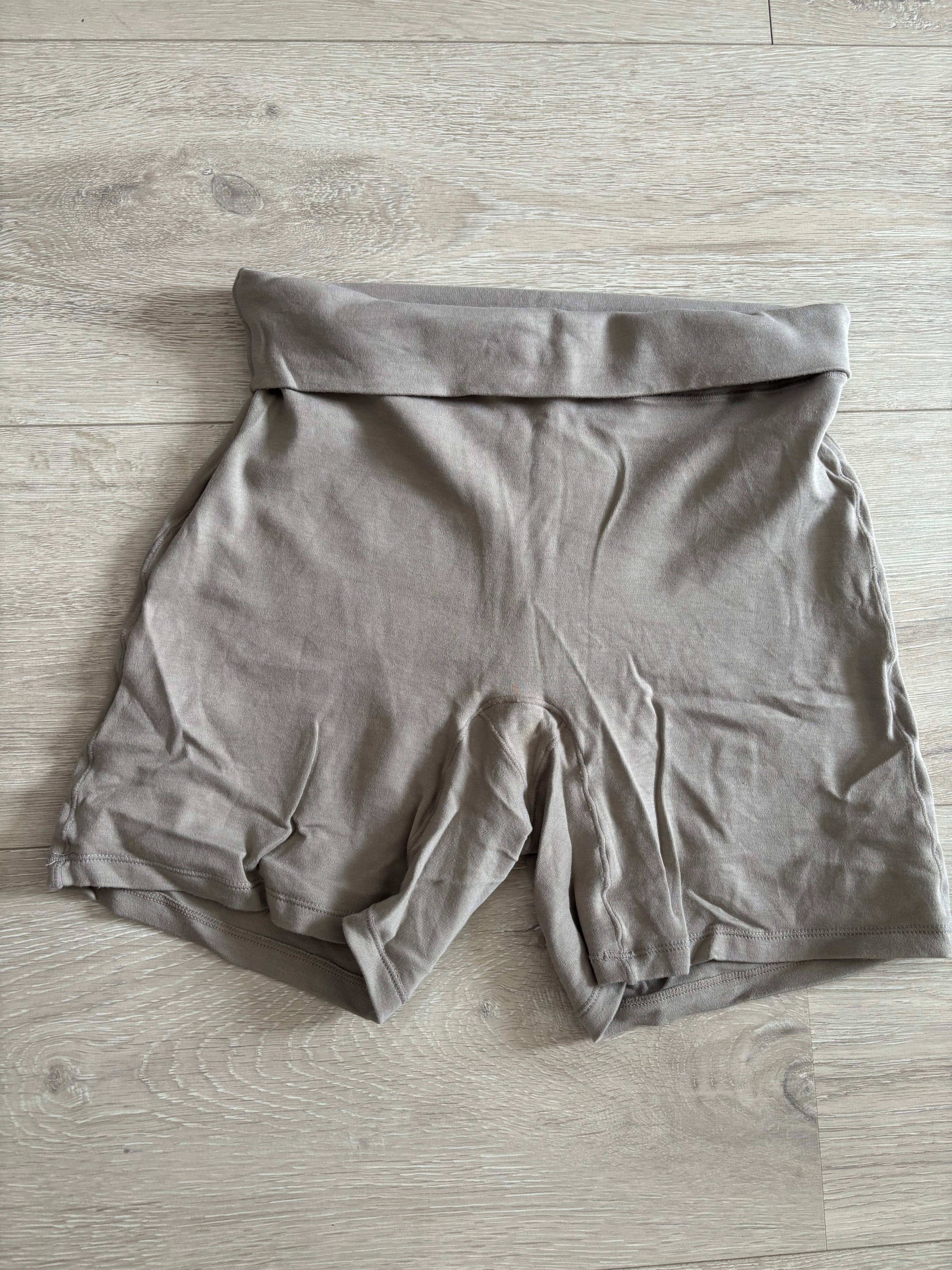 Creamy Fabrics High-Waist Shorts in Taupe – Gr. M