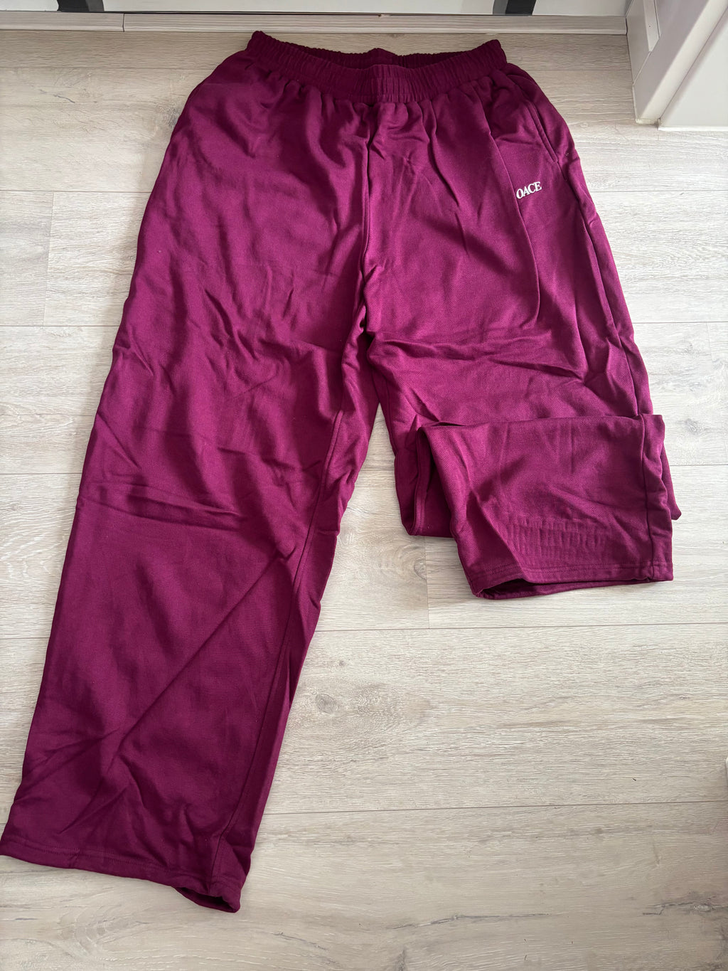 OACE Wide-Leg Sweatpants in Bordeaux / Berry – Gr. M