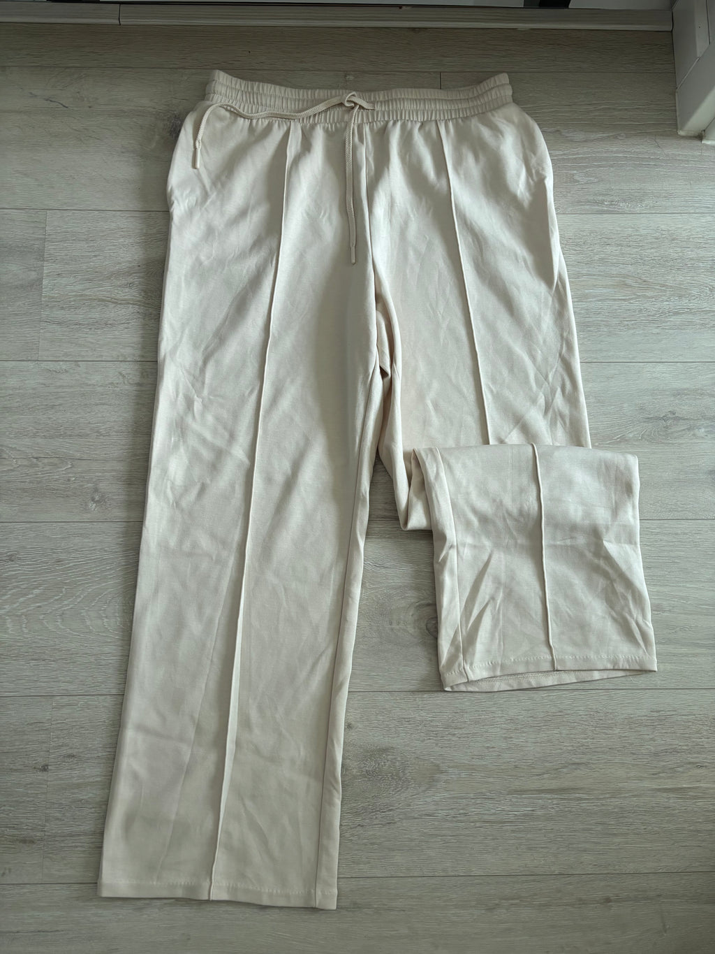 H&M Wide-Leg Hose in Creme mit Kordelzug – Gr. M