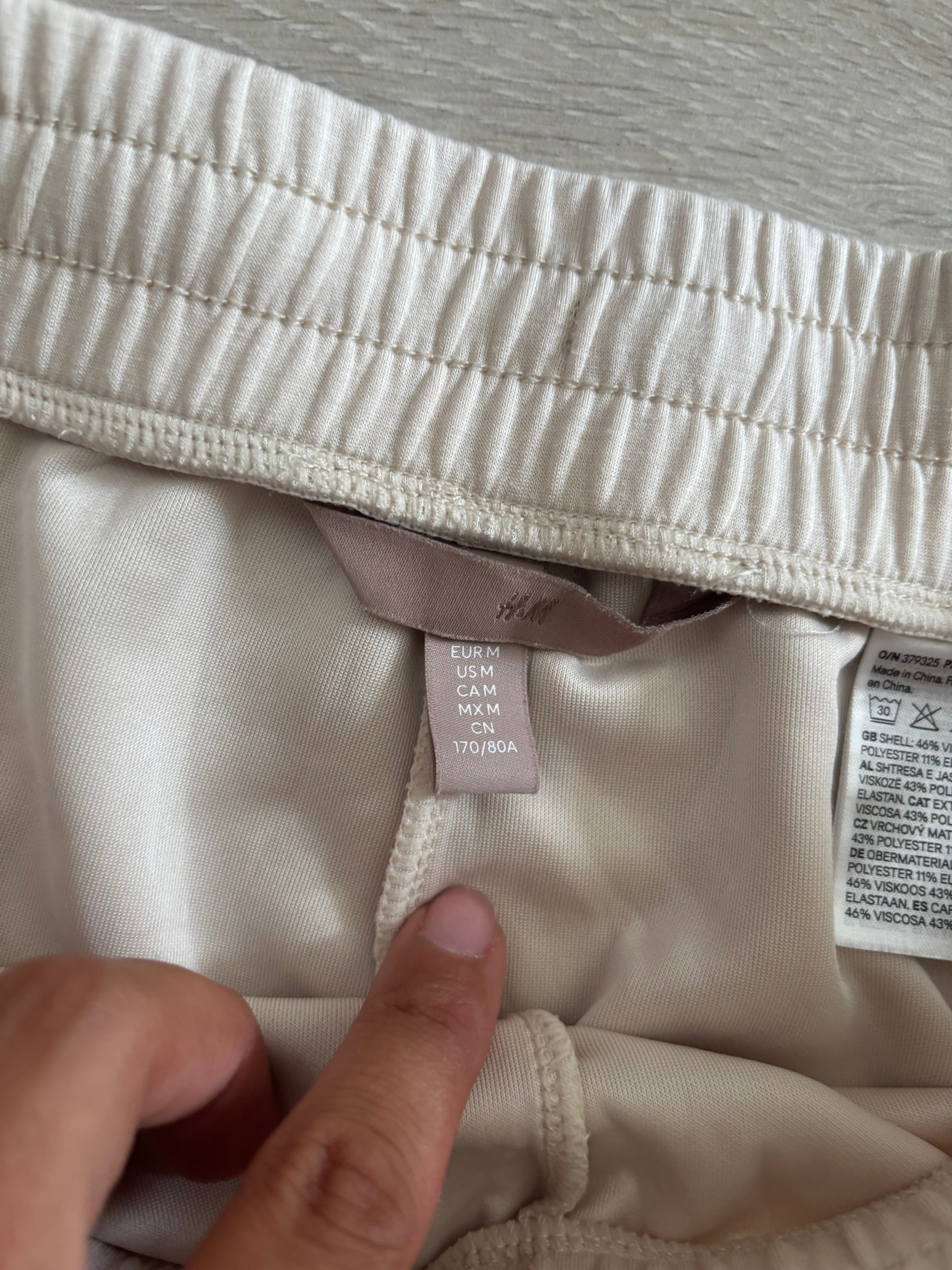 H&M Wide-Leg Hose in Creme mit Kordelzug – Gr. M