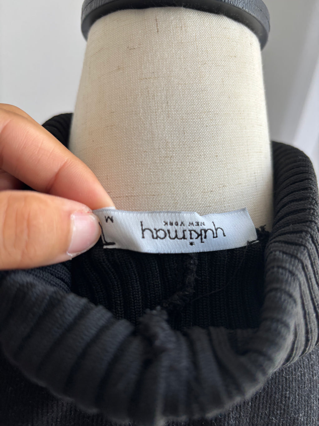 Yukimay New York ärmelloses Rollkragen-Top Schwarz – Gr. M