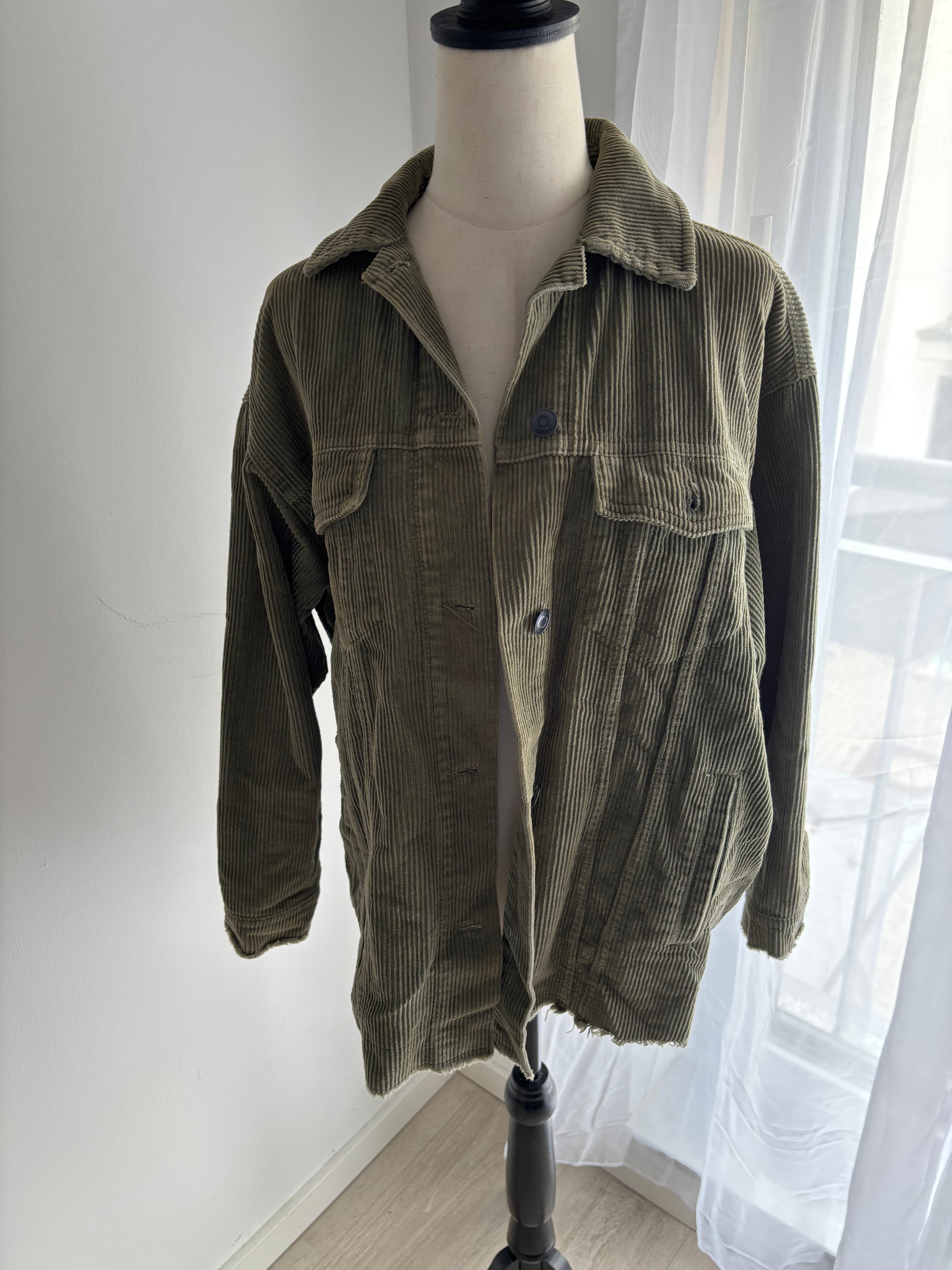 ZARA Damen Cordjacke Khaki Oversize Hemdjacke Shacket Gr. XS