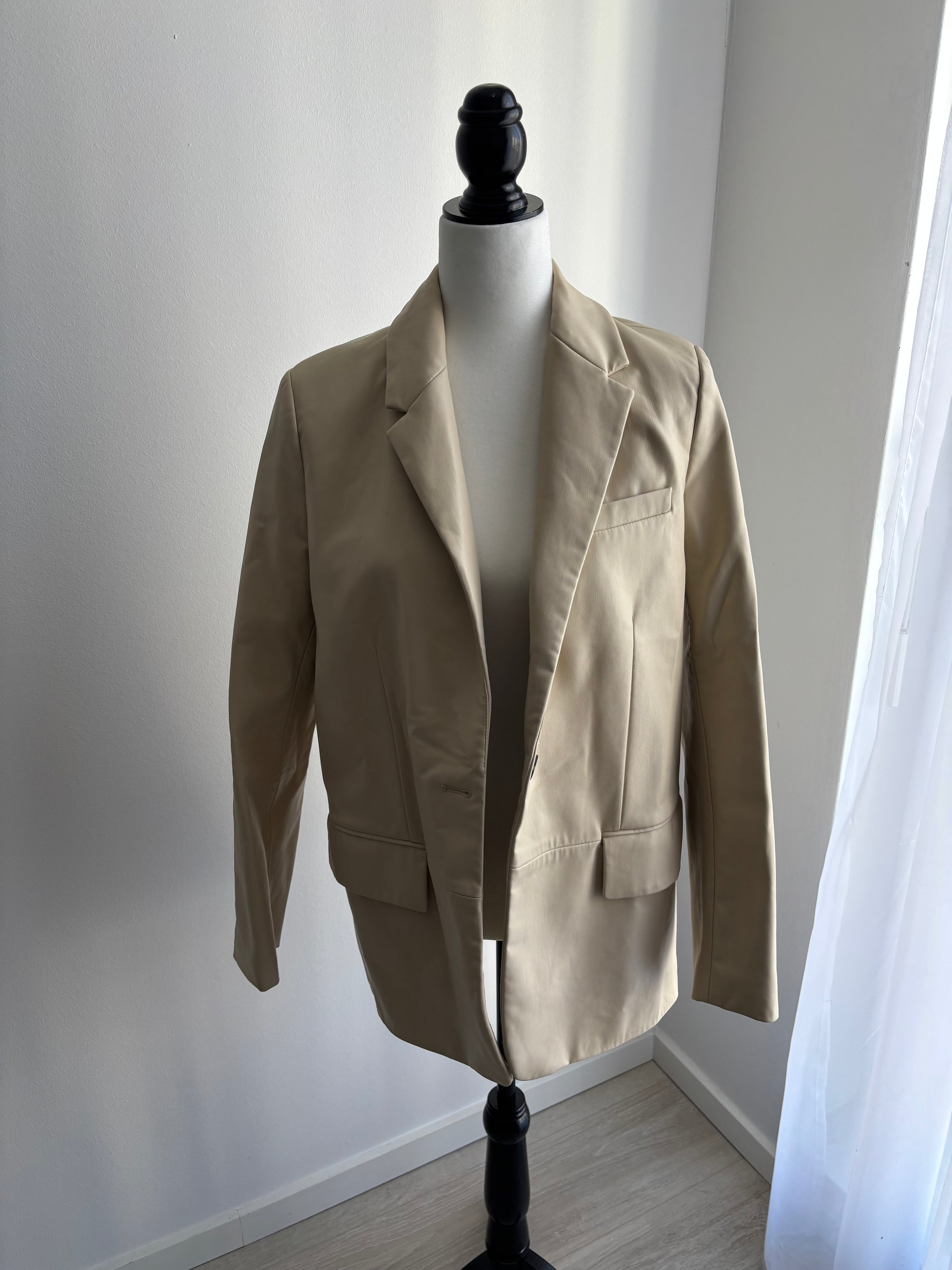 ZARA Kunstleder-Blazer Beige Damen Gr. S | Oversized | Faux Leather