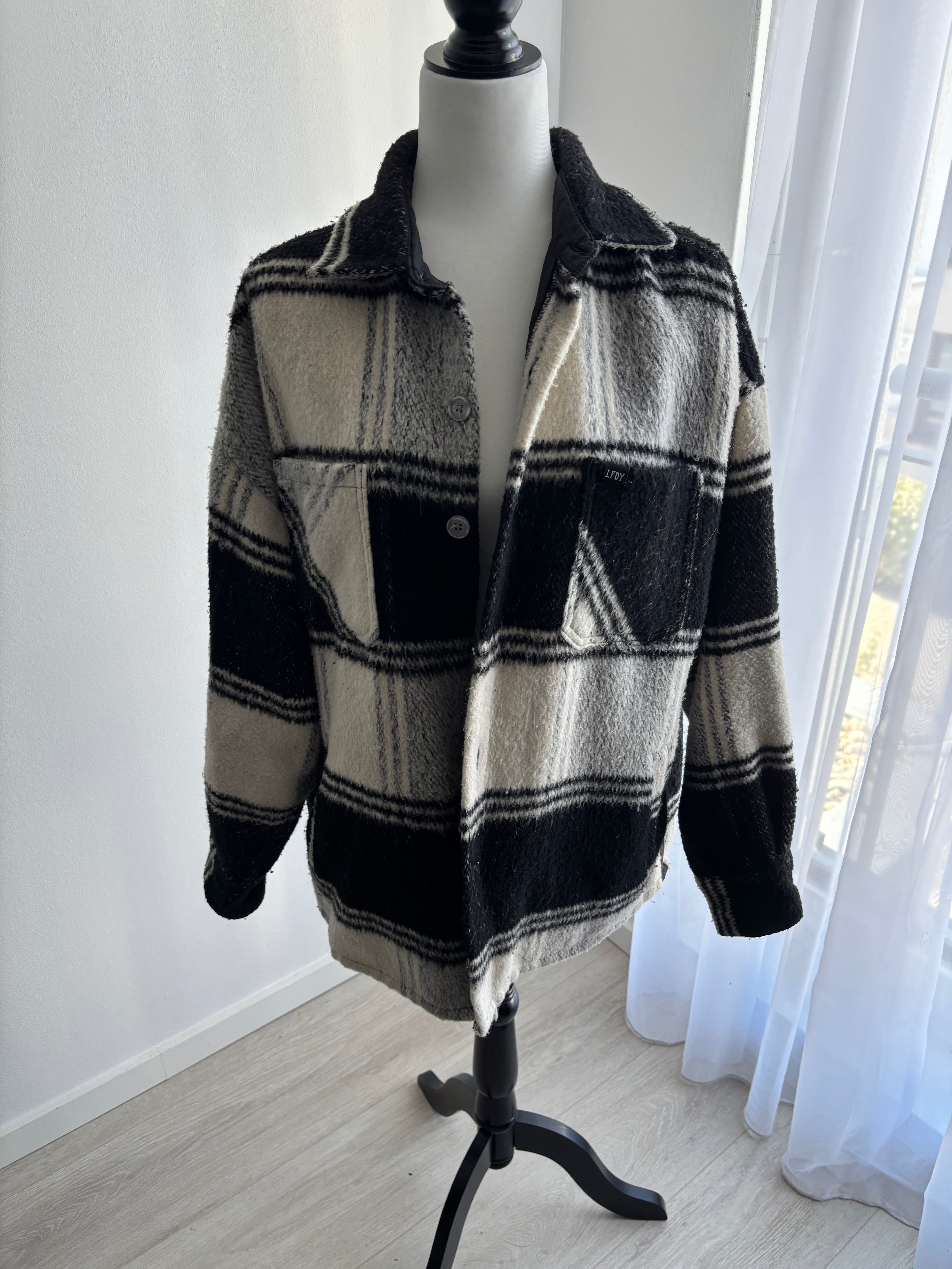 LFDY Overshirt Jacke kariert Schwarz/Creme – Größe S